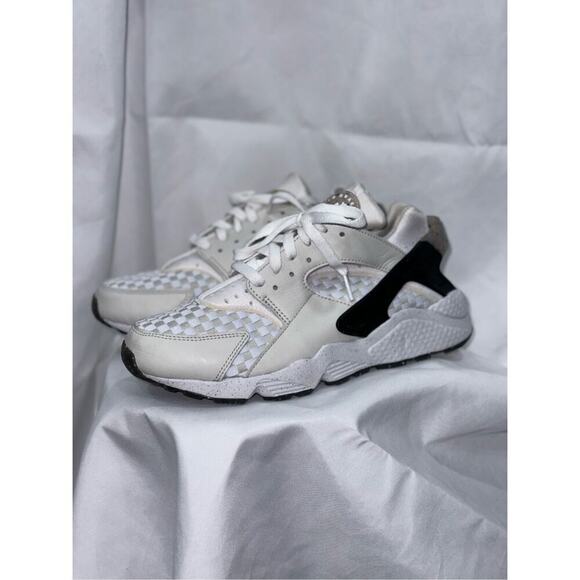 Nike Air neutral white, tan, and black sneakers | Sz 8.5 - Picture 3 of 6